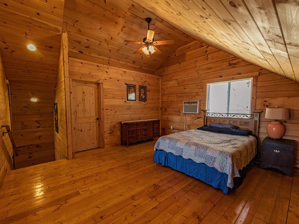 Log Cabin In Smoky Mountains Sevierville Room photo