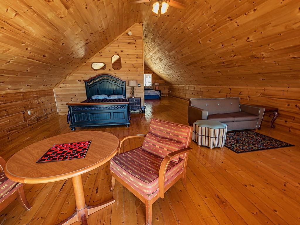 Log Cabin In Smoky Mountains Sevierville Room photo