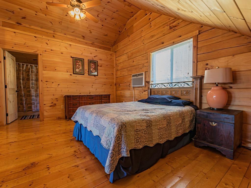 Log Cabin In Smoky Mountains Sevierville Room photo