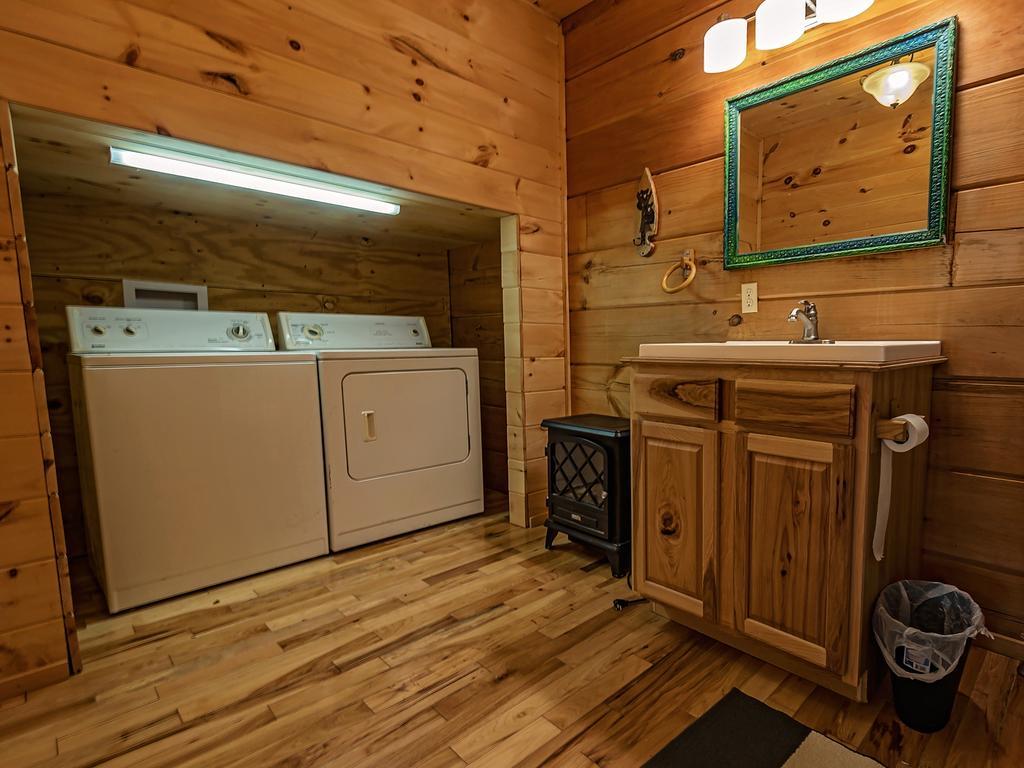 Log Cabin In Smoky Mountains Sevierville Room photo