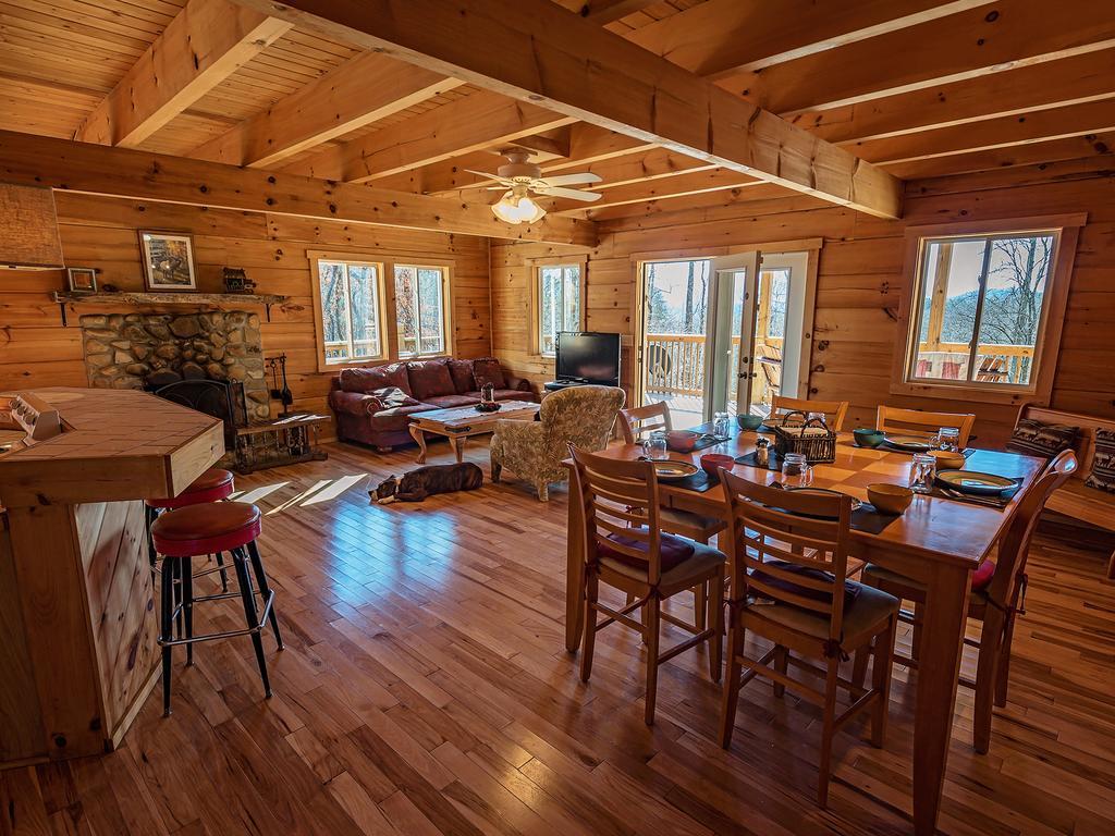 Log Cabin In Smoky Mountains Sevierville Room photo