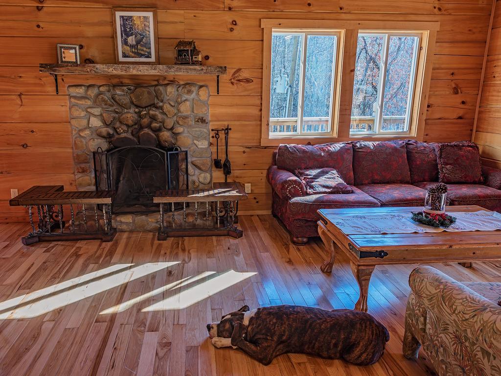 Log Cabin In Smoky Mountains Sevierville Room photo