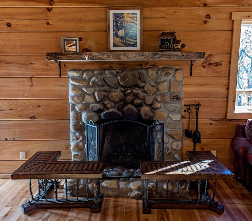 Log Cabin In Smoky Mountains Sevierville Room photo